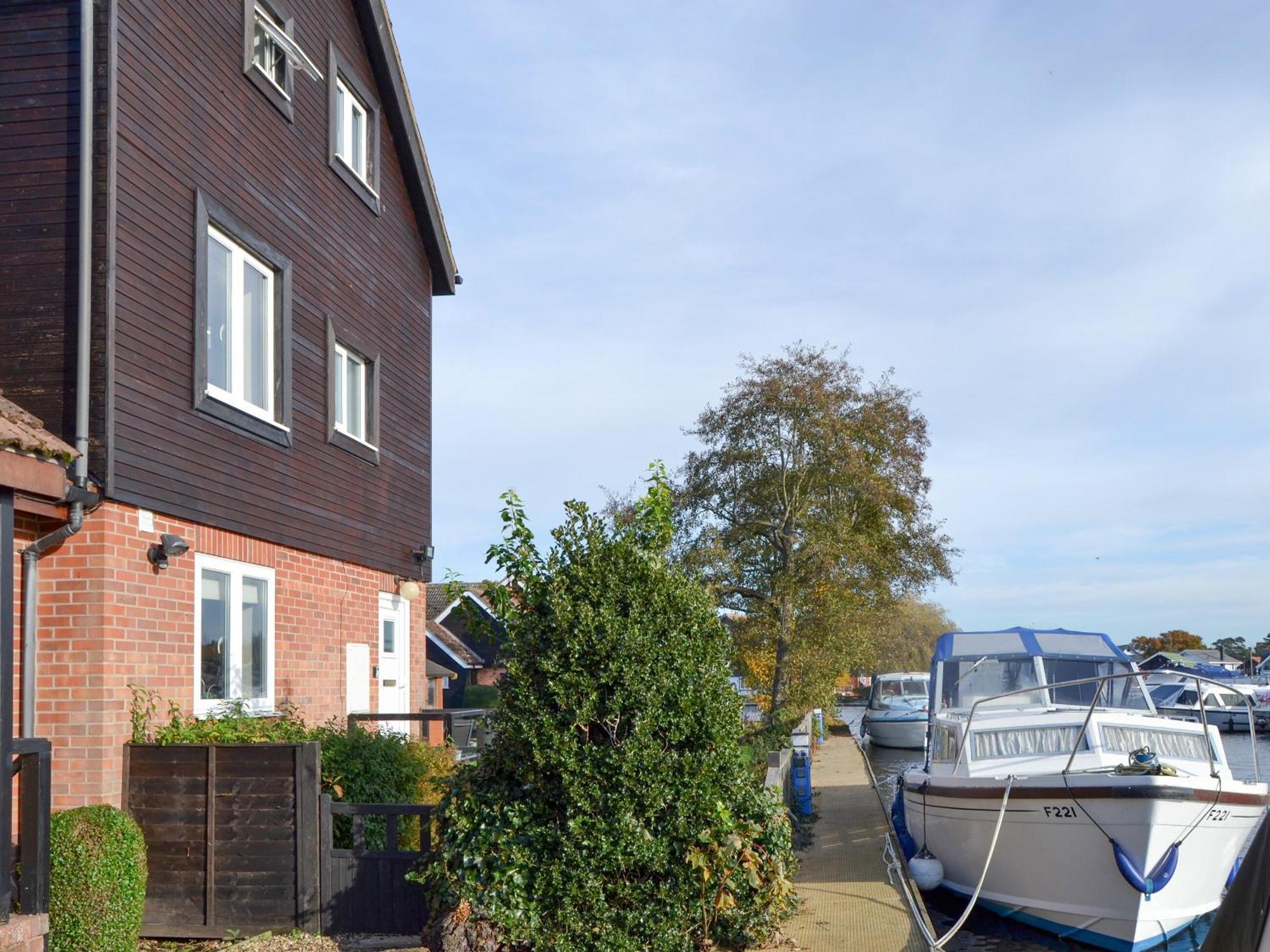 David's Island Villa Wroxham Exteriör bild